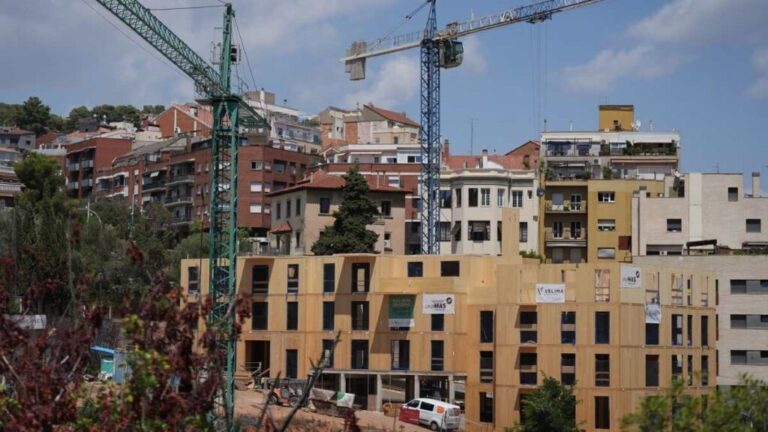 Las hipotecas rompen su racha de subidas: caen por primera vez en casi dos años